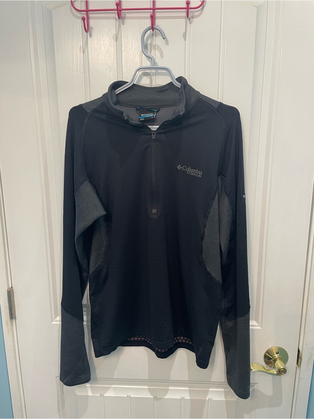 Columbia Men's Black and Dark Gray Half-Zip titanium